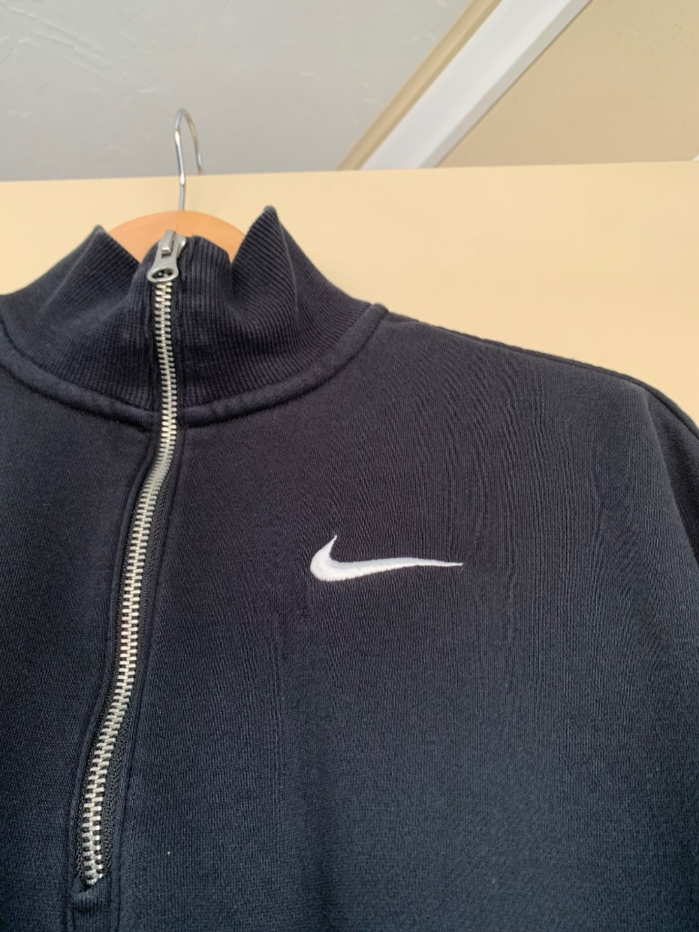 Nike Black 1/4 Zip Cropped Sweatshirt Gym Athlesuire Sporty Sz.S - Picture 3 of 8